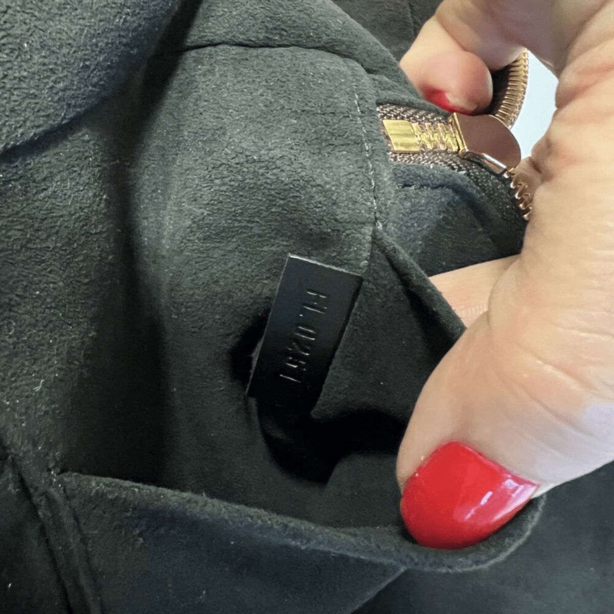 Louis Vuitton – Vanity PM & Frame Sandalen Set