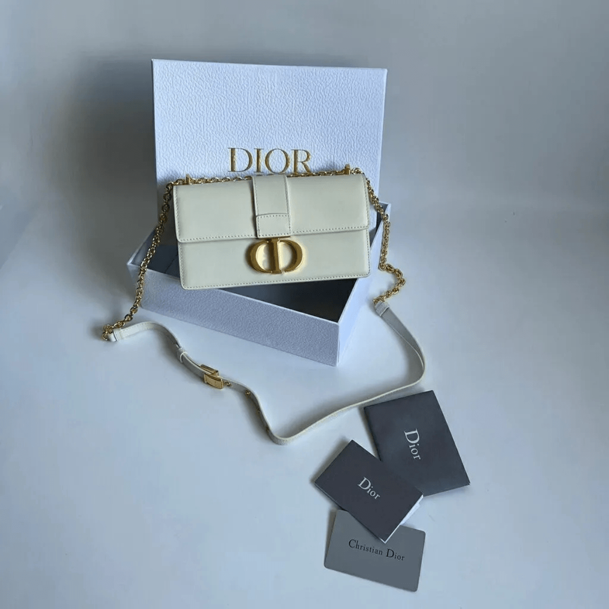 Dior 30 Montaigne East-West Tasche mit Kette