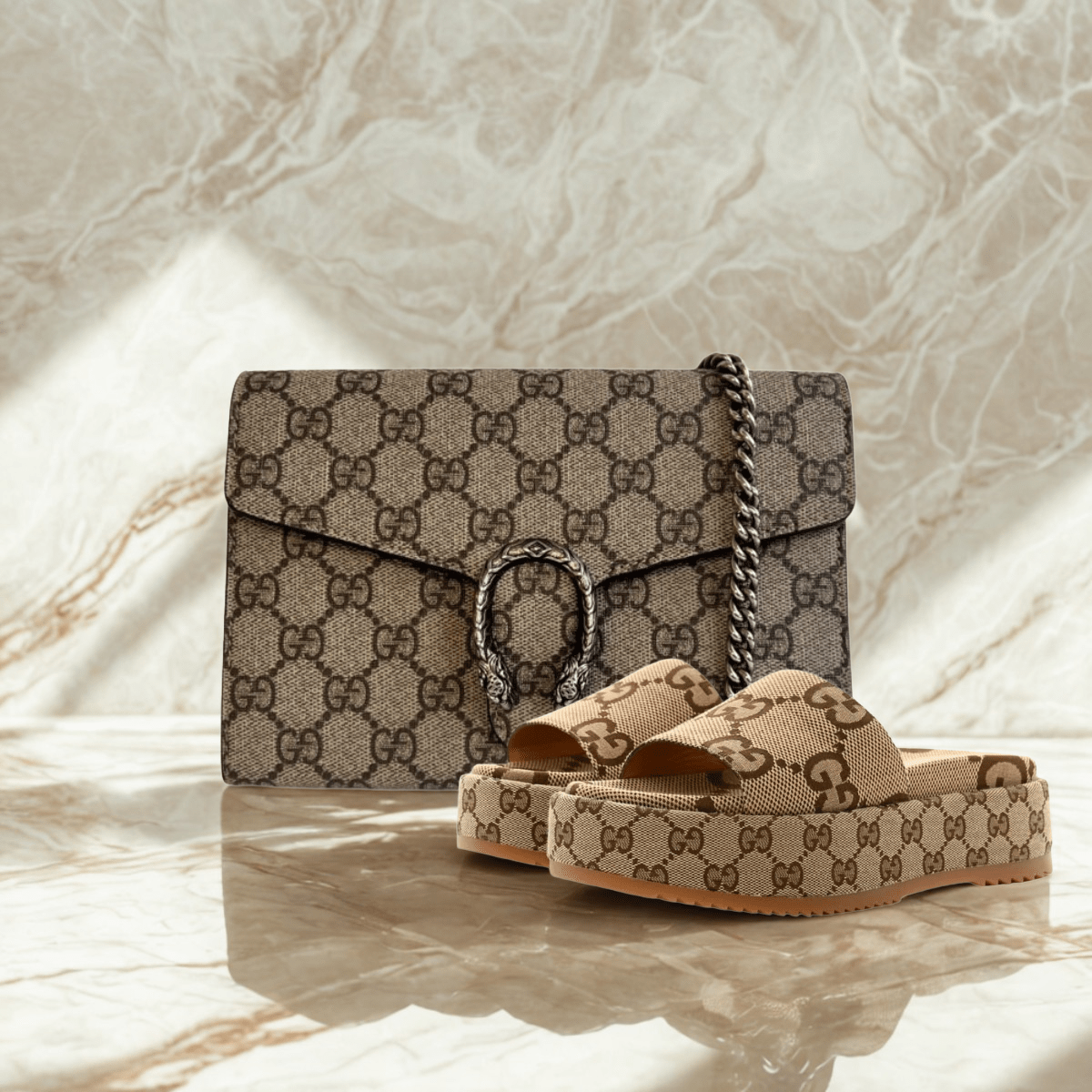 Gucci Dionysus Mini Tasche & Angelina Flache Sandalen Set – Beige Monogram