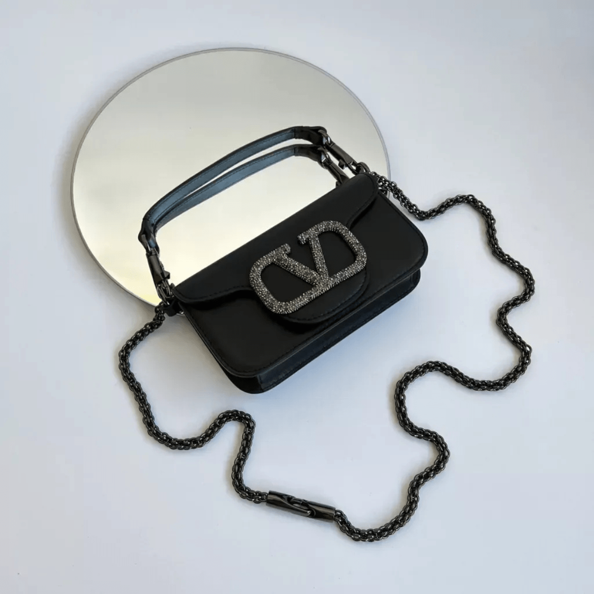 Valentino Garavani – Locò Small Schultertasche mit Kristall-Logo