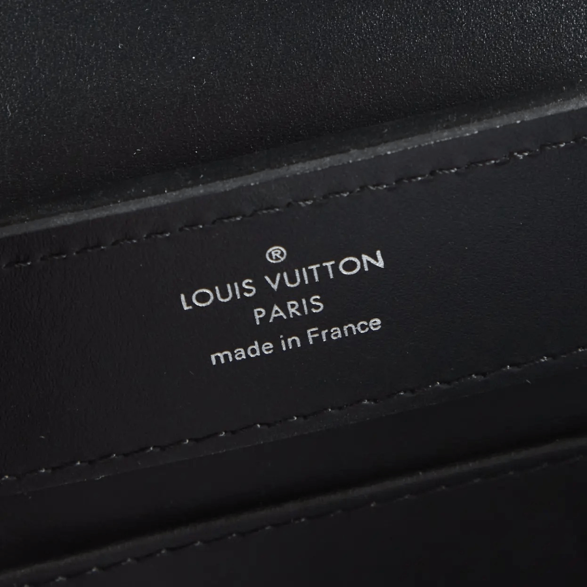 Louis Vuitton – Capucines East-West Mini Tasche