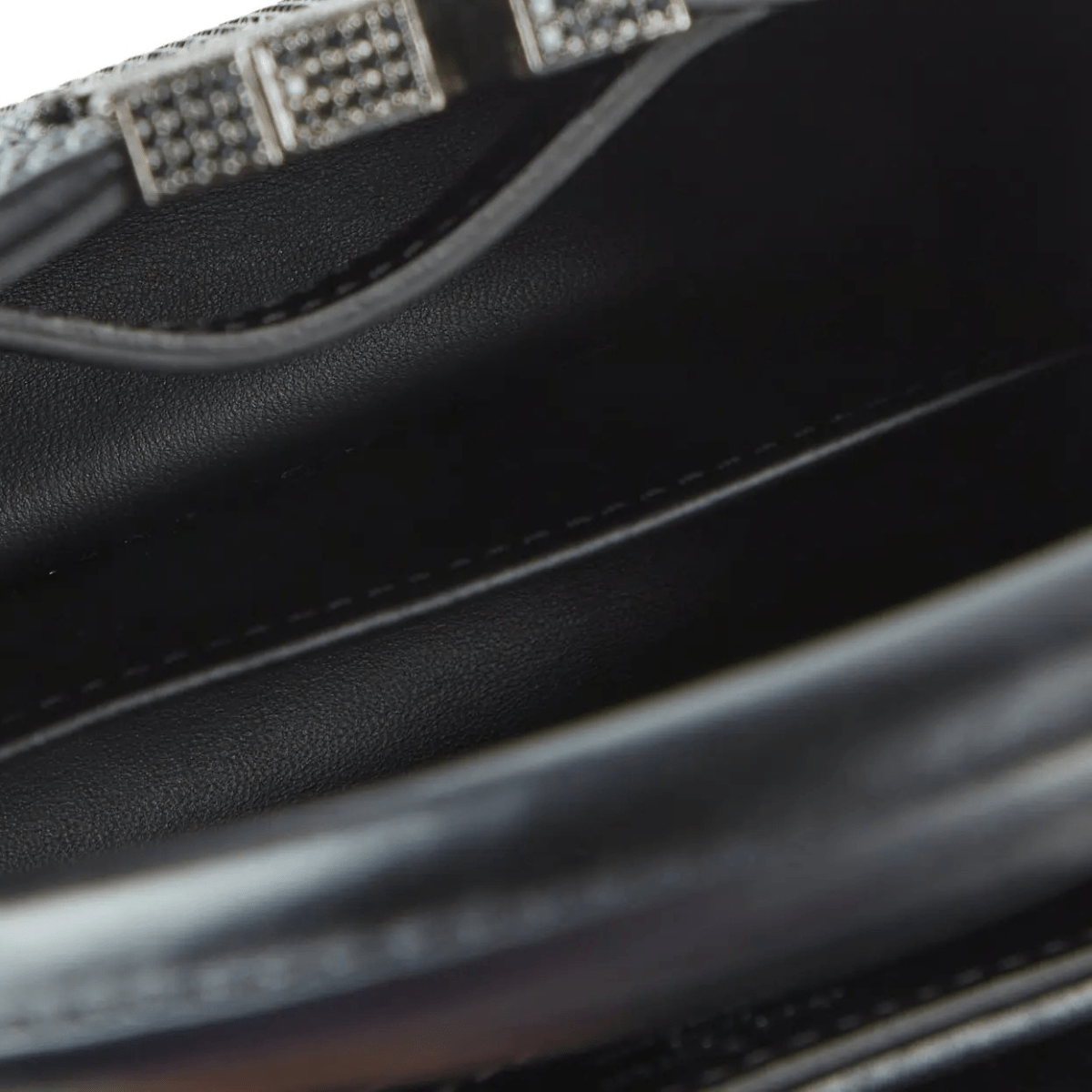 Louis Vuitton – Capucines East-West Mini Tasche