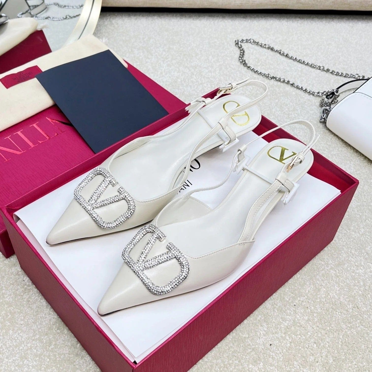 Valentino Garavani – VLogo Signature Diamond Slingbacks aus weißem Kalbsleder