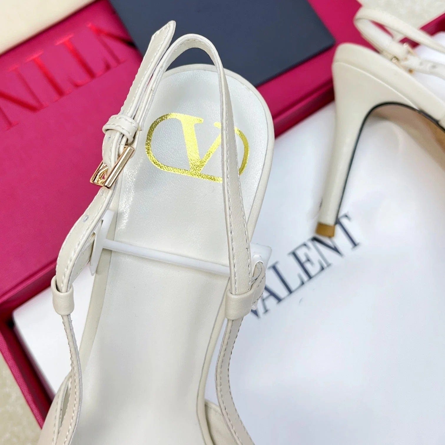 Valentino Garavani – VLogo Signature Diamond Slingbacks aus weißem Kalbsleder