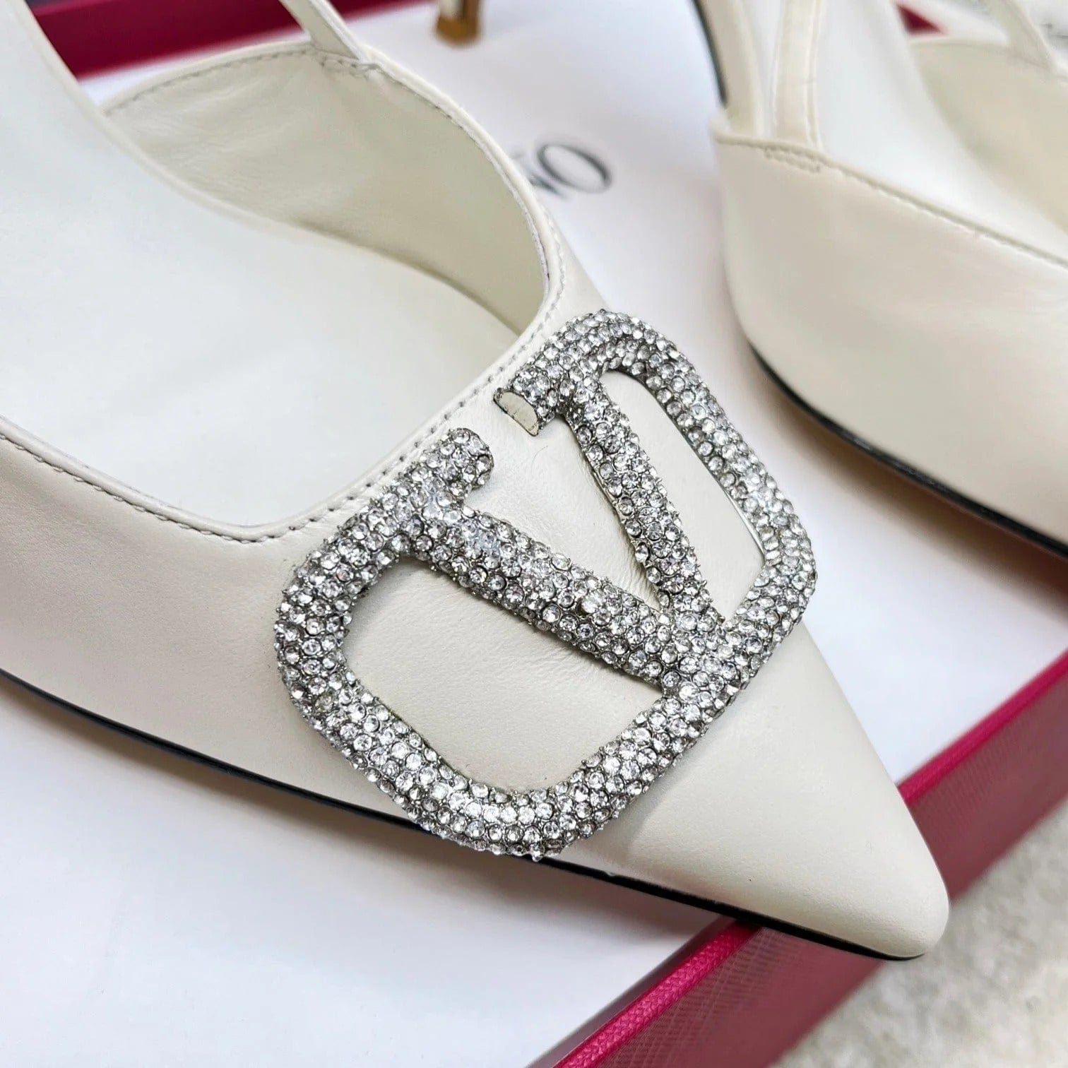Valentino Garavani – VLogo Signature Diamond Slingbacks aus weißem Kalbsleder