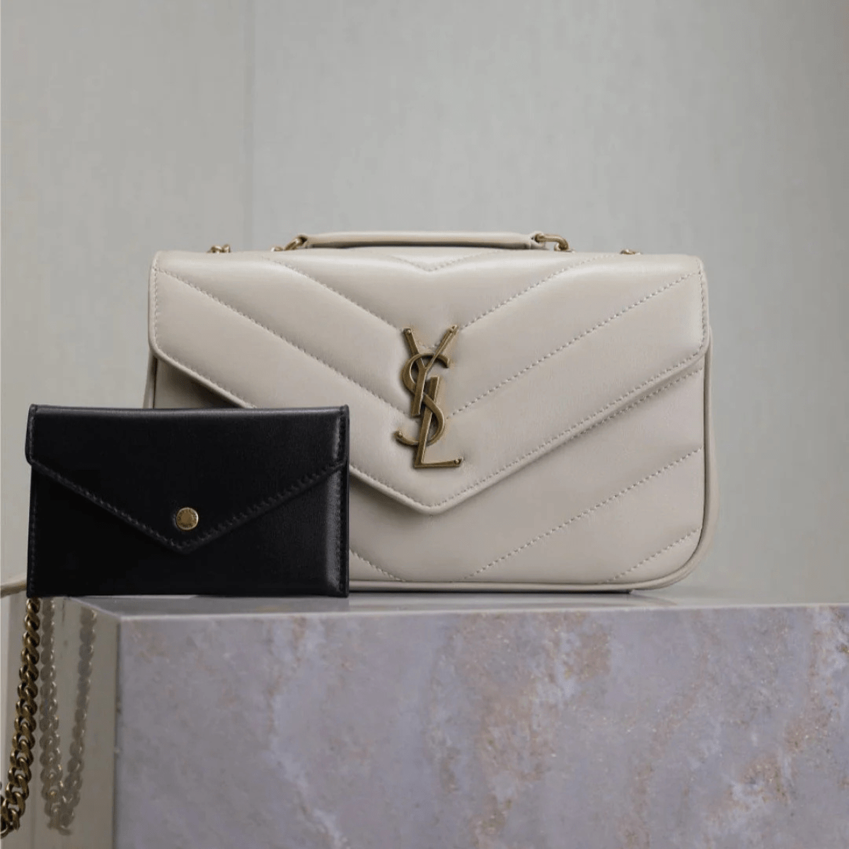 Saint Laurent – Loulou Small Matelassé Lammledertasche in Weiß