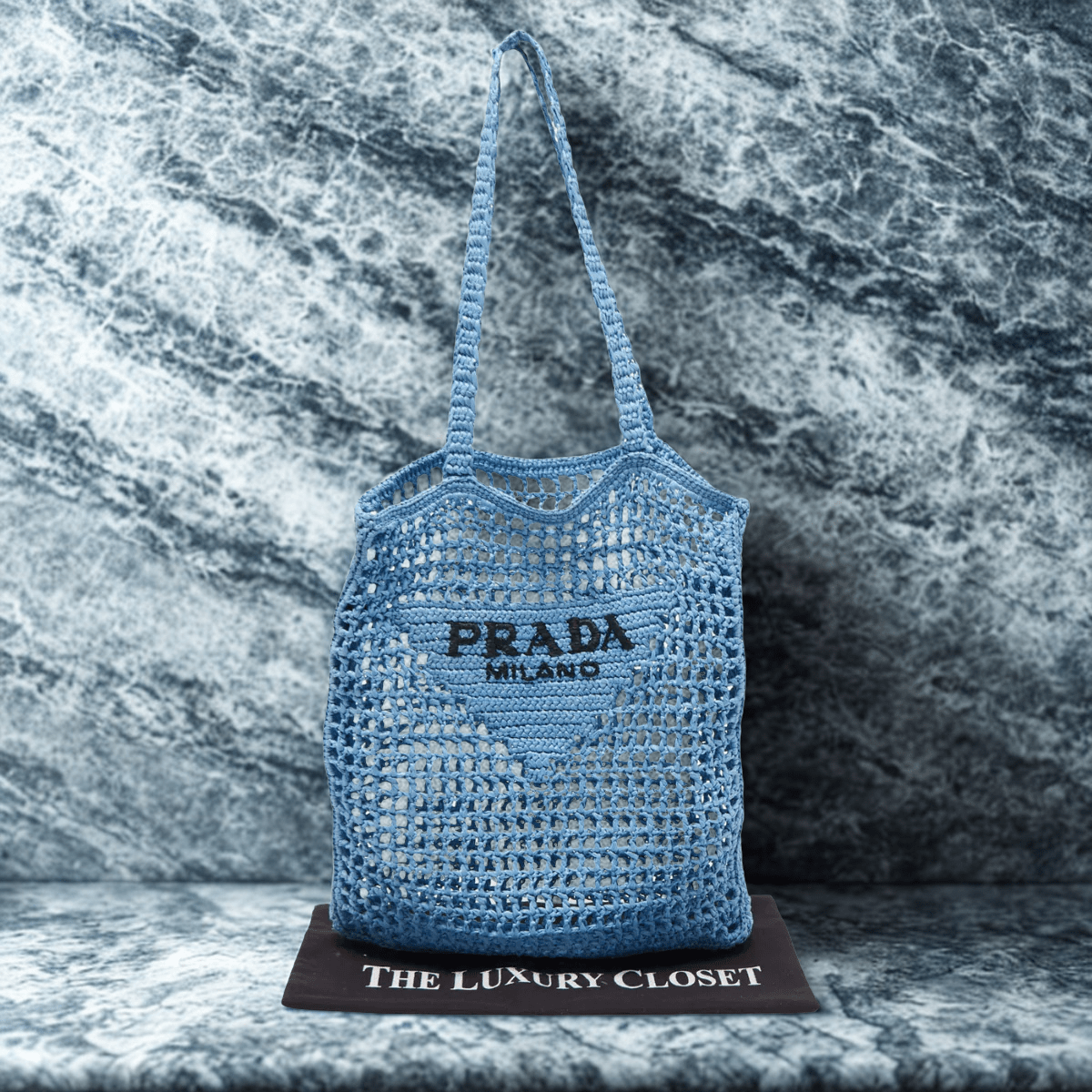 Prada – Shopper Bag aus Raffia mit gewebtem Logo (Blau)
