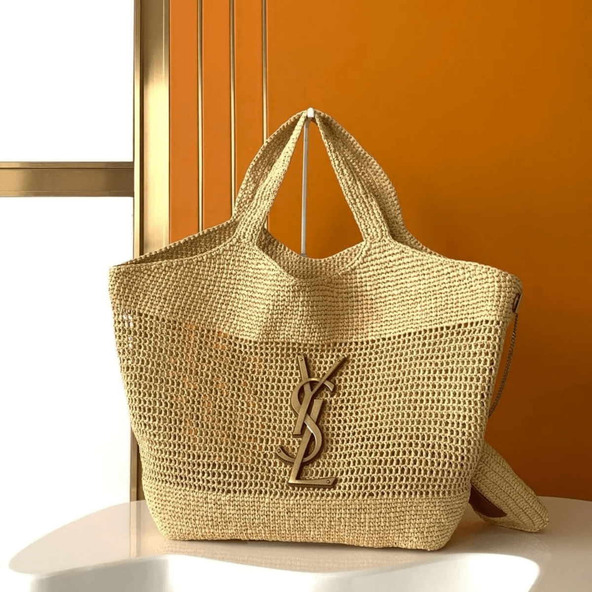 Yves Saint Laurent Icare Tasche aus Raffia