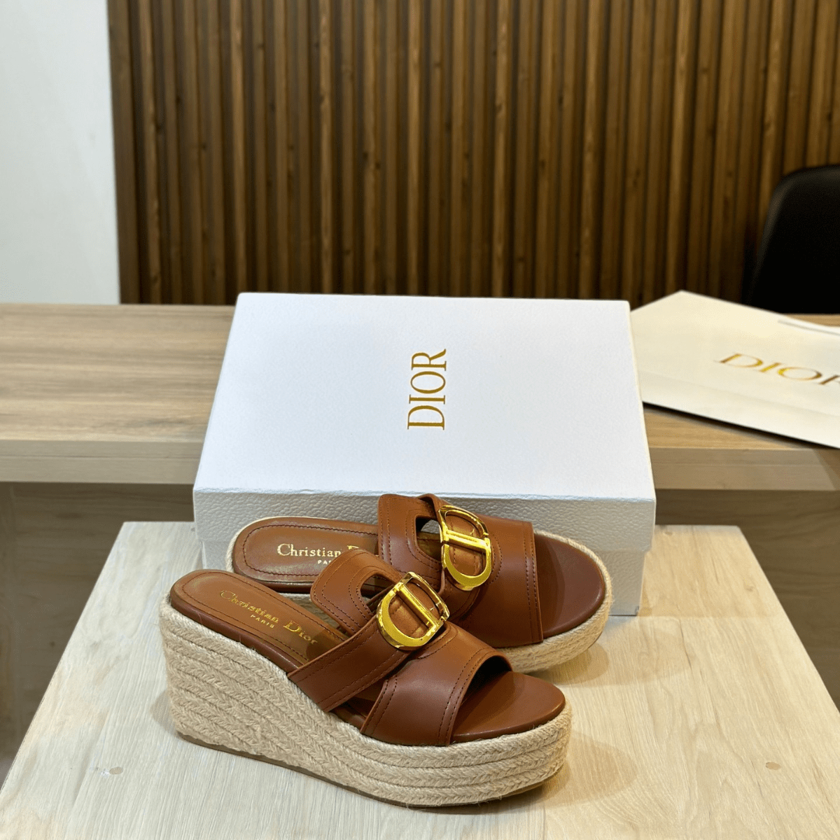 Dior Bobby Medium Bag und 30 Montaigne Wedge Slide Set