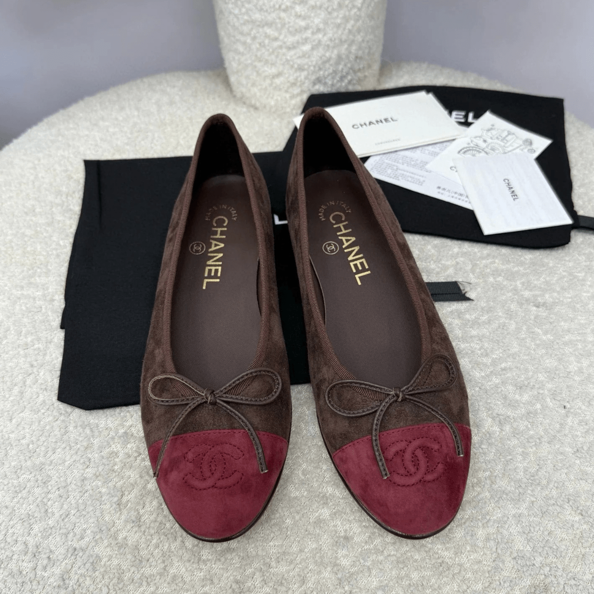 Chanel 25A Ballerinas – Dunkelrot Schokolade Veloursleder