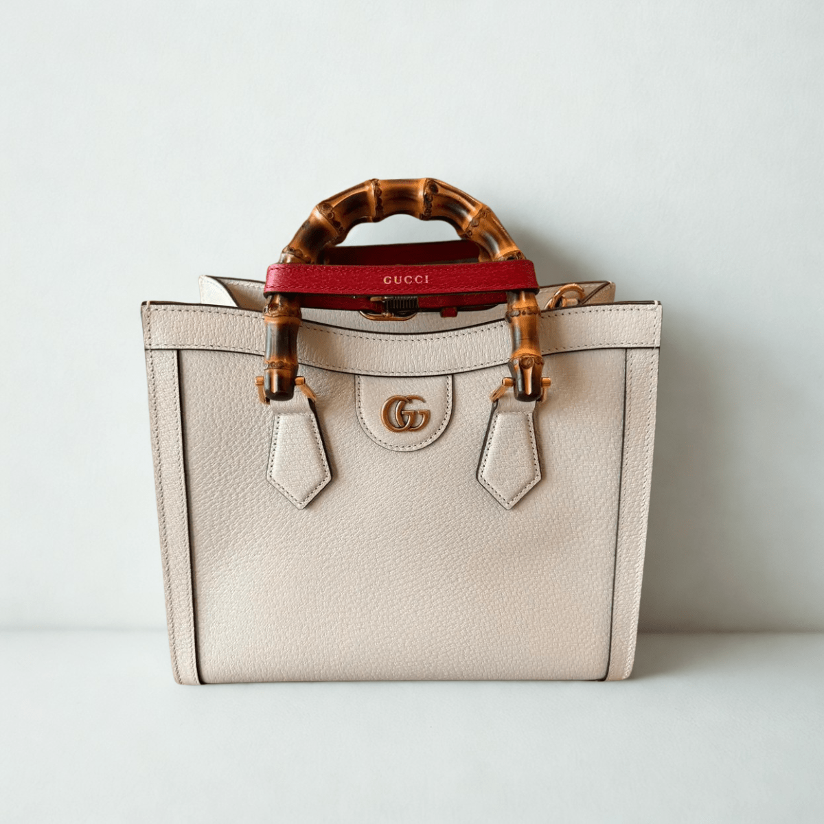 Gucci Diana Medium Tote Tasche