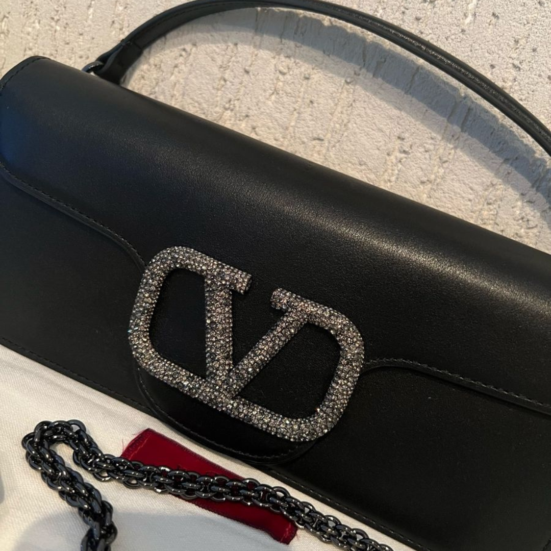 VALENTINO GARAVANI LOCÒ KLEINE SCHULTERTASCHE MIT SCHMUCKLOGO