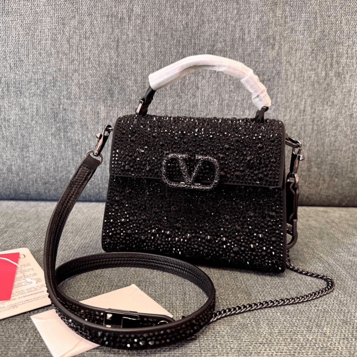 Valentino Garavani – VSLING Mini Tasche mit Kristallen in Schwarz