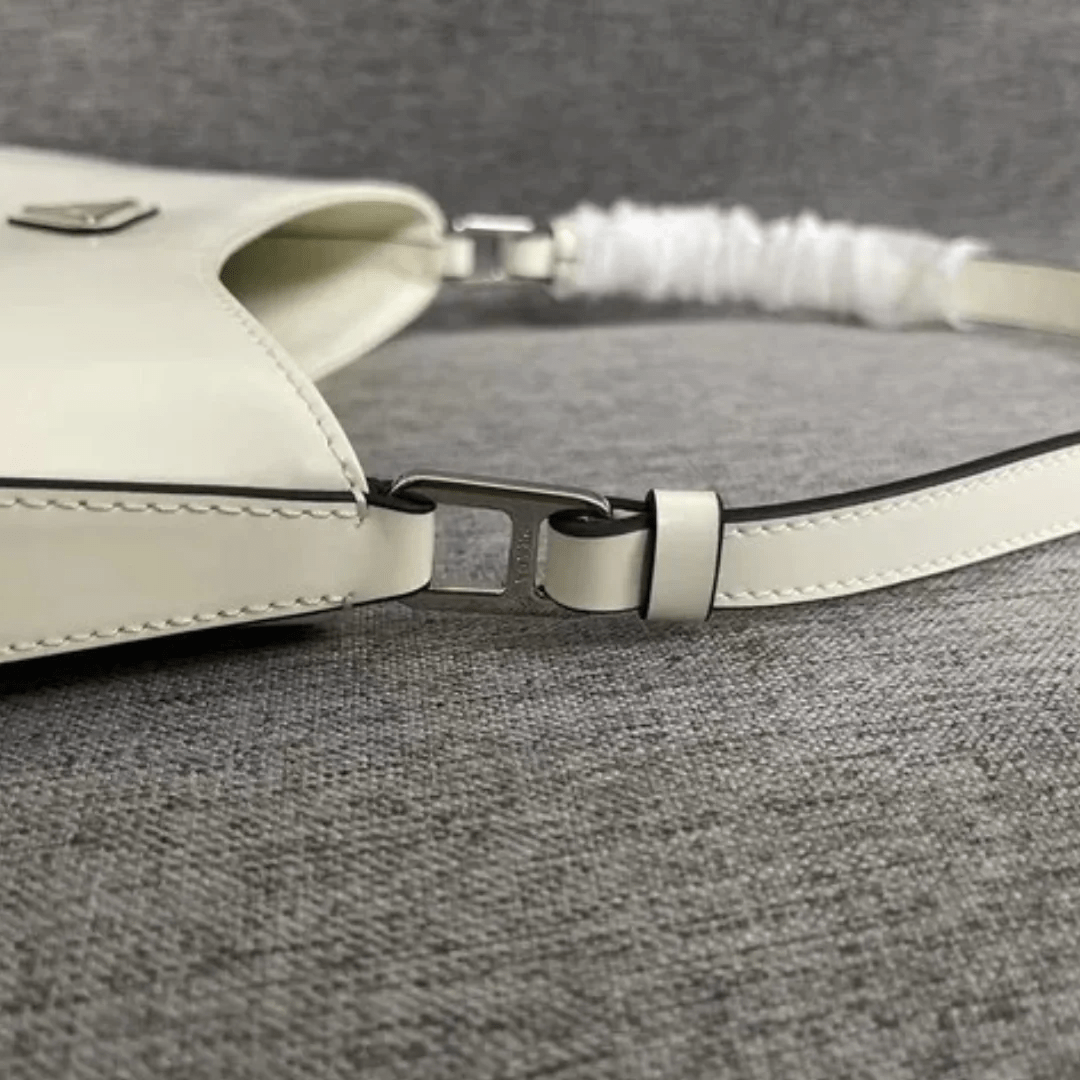 Prada – Cleo Schultertasche aus gebürstetem Leder