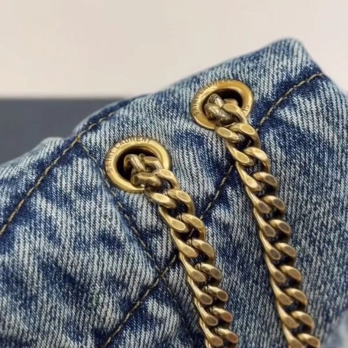 Saint Laurent Loulou Puffer Tasche  in Quilted Vintage Denim